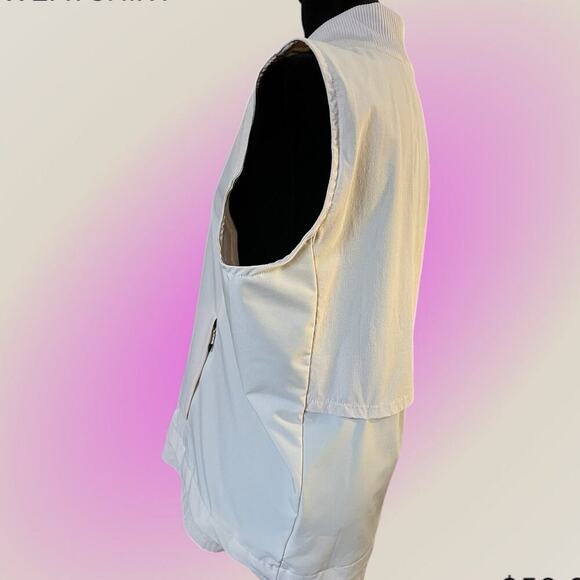 Adidas women’s running vest size M. Cream/ivory color. Full front zip. - Picture 6 of 12